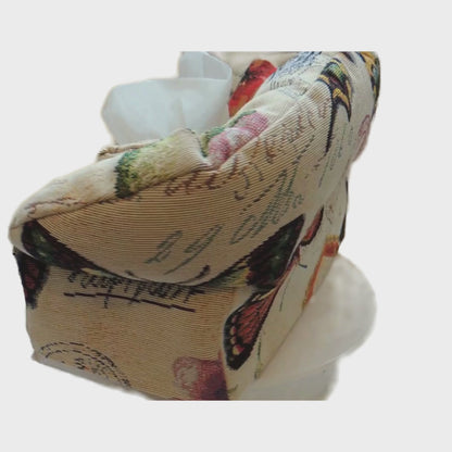 Funda para caja de pañuelos representada como un sofá. Mariposa.
